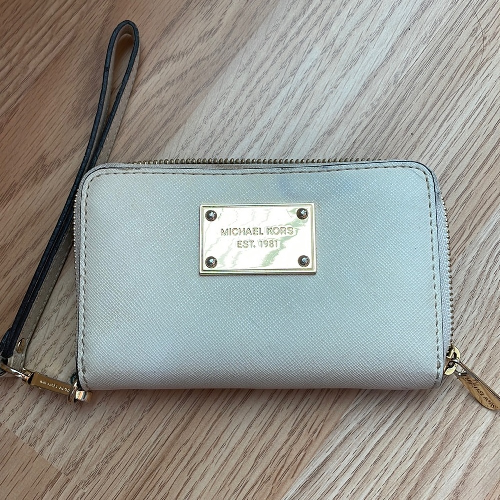 Wristlet wallet